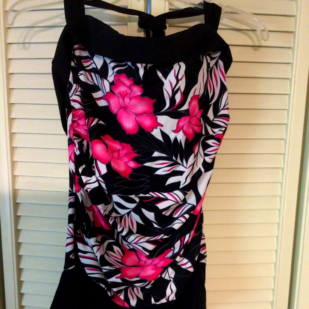 Women’s one piece swimsuit in size 14